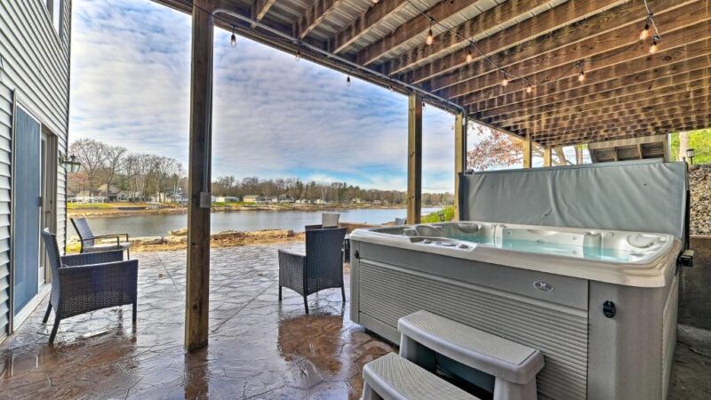 Lakefront Retreat, cabin with a private hot tub, photo 1