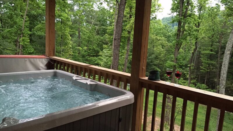 Lydia Mountain Cabins, cabin with a private hot tub