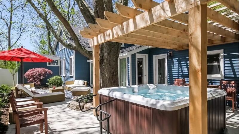 Merry Villa, cabin with a private hot tub, photo 1