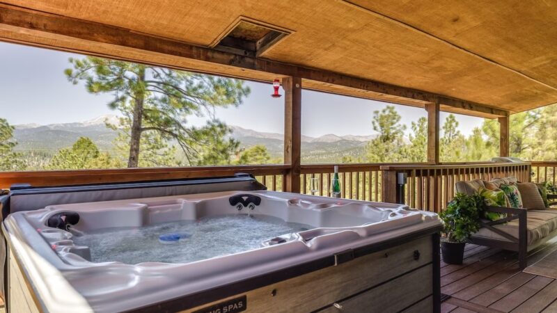 Moondance, cabin with a private hot tub