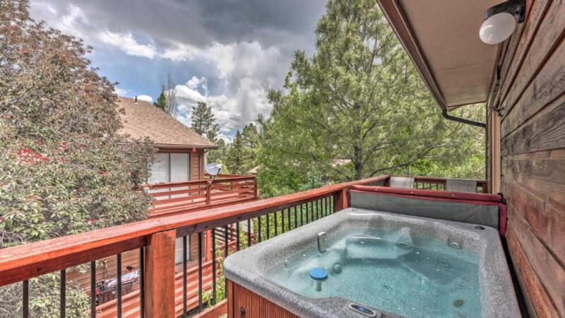 Mountain Lodge, cabin with a private hot tub
