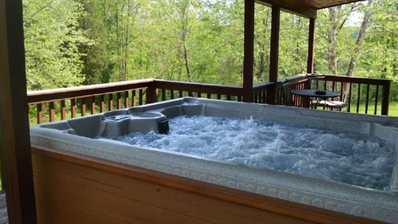 Patoka 4 Seasons Resort, cabin with a private hot tub