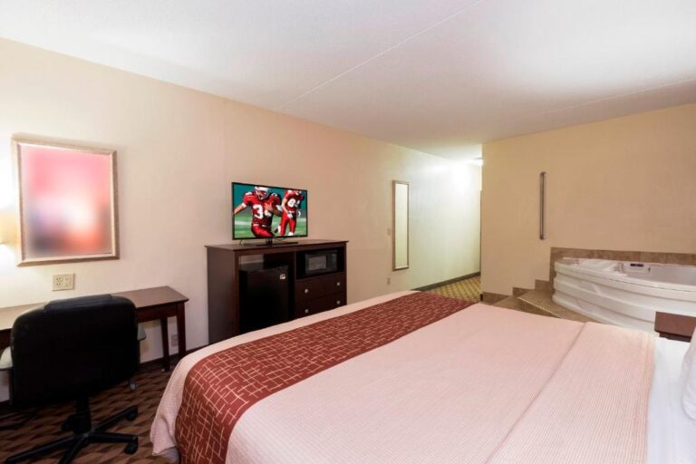 Red Roof Inn & Suites Cincinnati North-Mason