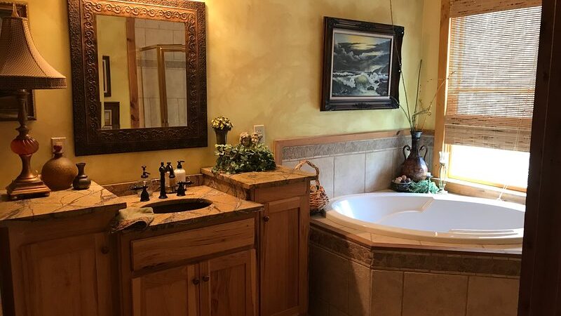 river rock river front retreat - jacuzzi hotel room