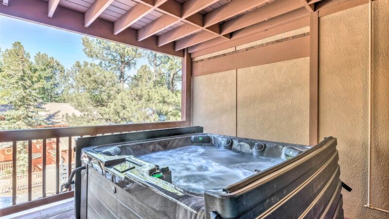 Ruidoso Condo, cabin with a private hot tub
