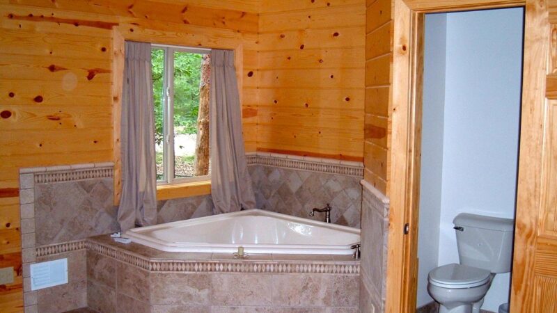 Windjammer On The Lake, cabin with a private hot tub