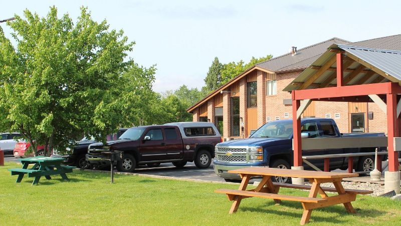 American Inn & Suites Ionia, room with private jacuzzi, photo 6