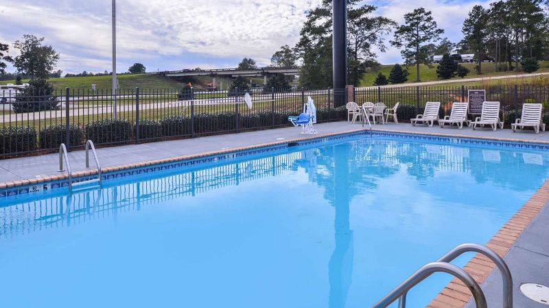 Americas Best Value Inn Wiggins, room with private jacuzzi, photo 5