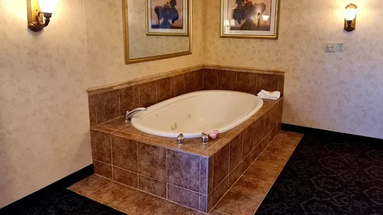 AmishView Inn & Suites