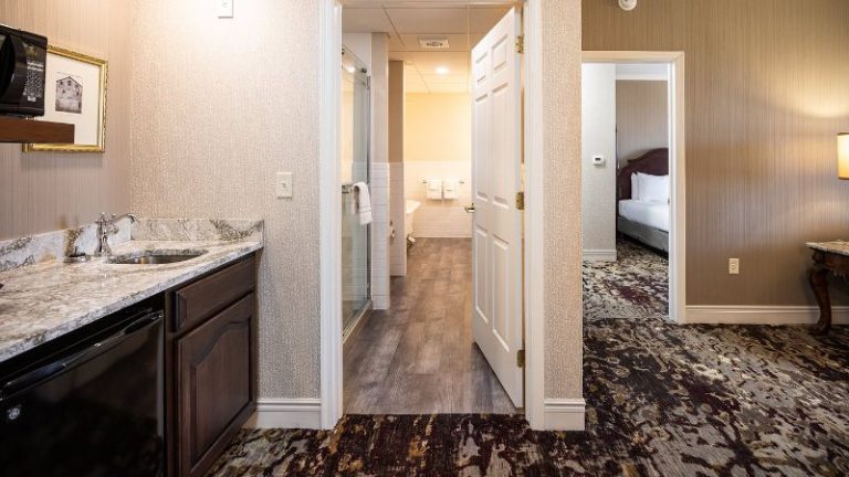 AmishView Inn & Suites