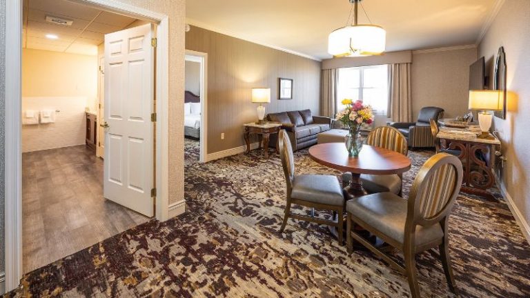 AmishView Inn & Suites