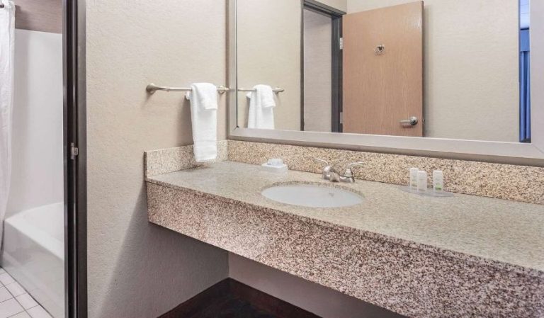 Baymont By Wyndham Brooklyn Center