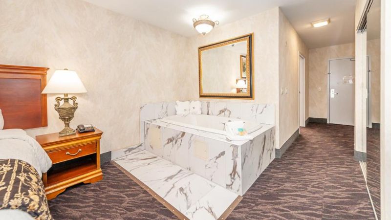 Bellissimo Hotel, Trademark by Wyndham Near Foxwoods Casino, room with private jacuzzi, photo 3