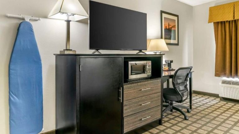 Best Western Beacon Inn