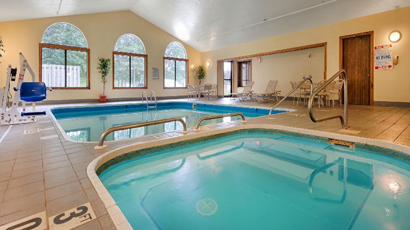 Best Western Plaza Hotel Saugatuck, room with private jacuzzi, photo 7