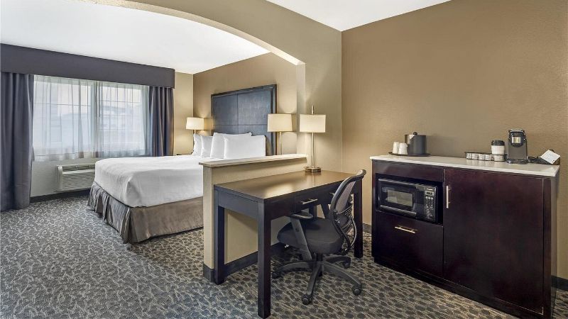 Best Western Plus Aberdeen, room with private jacuzzi, photo 5