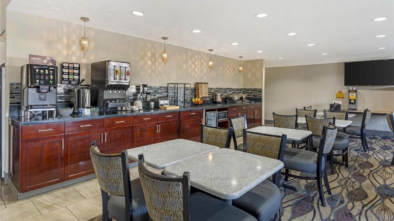Best Western Plus Aberdeen, room with private jacuzzi, photo 6