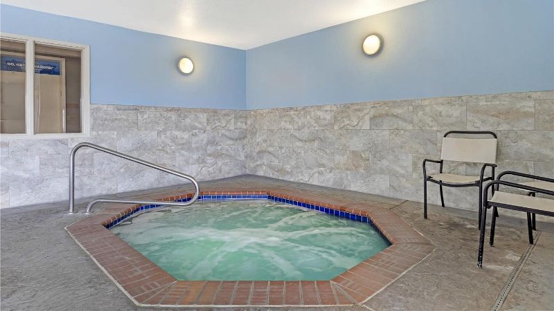 Best Western Plus Aberdeen, room with private jacuzzi, photo 7