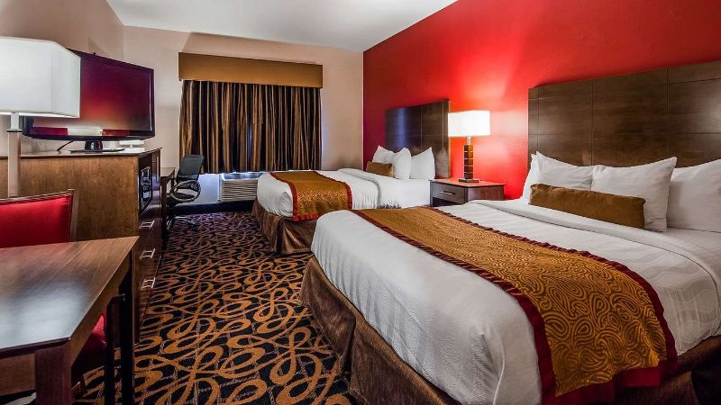 Best Western Plus Brandywine Inn & Suites, room with private jacuzzi, photo 2