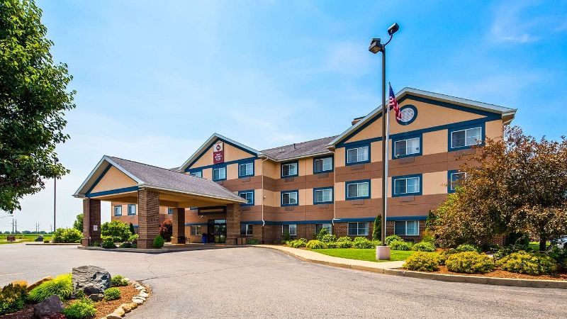Best Western Plus Brandywine Inn & Suites, room with private jacuzzi, photo 5