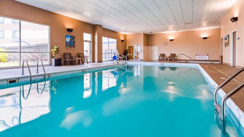Best Western Plus Brandywine Inn & Suites, room with private jacuzzi, photo 6