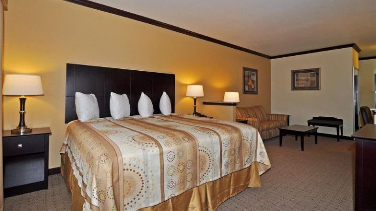 Best Western Plus Royal Mountain Inn & Suites