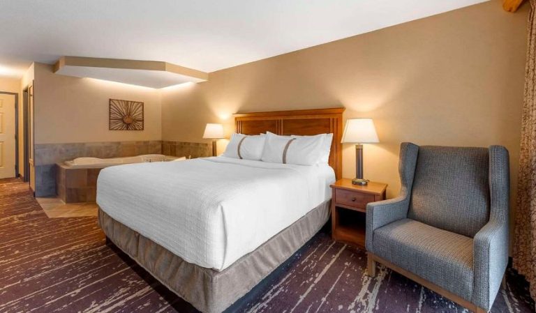 Best Western Premier The Lodge On Lake Detroit