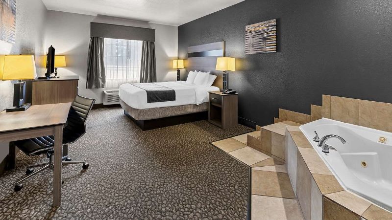 Best Western Sherwood Inn & Suites, room with private jacuzzi, photo 2