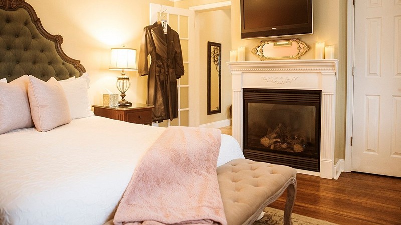 Biltmore Village Inn Bed & Breakfast, room with private jacuzzi, photo 6