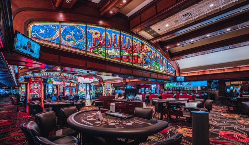 Boulder Station Hotel and Casino, room with private jacuzzi, photo 8