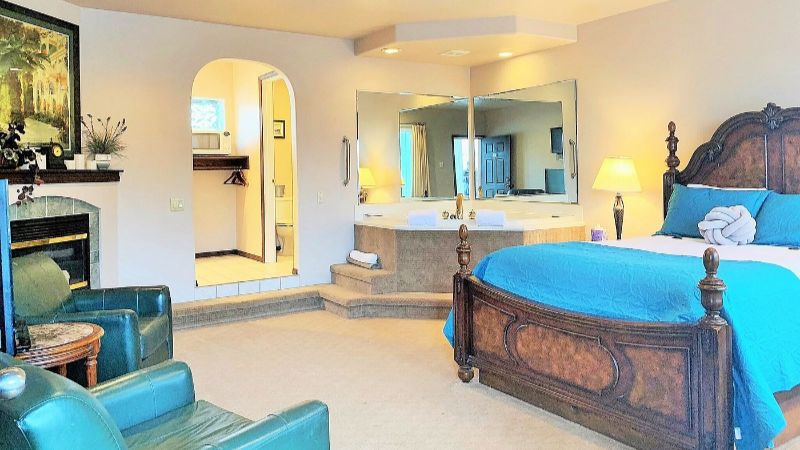 Breakers Boutique Inn