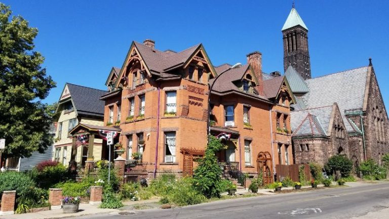 Buffalo Harmony House Bed & Breakfast