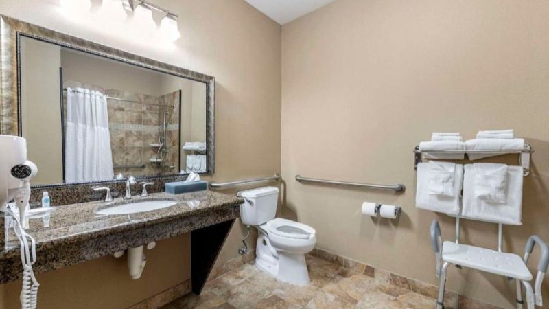 Comfort Inn & Suites Fort Worth – Fossil Creek, room with private jacuzzi, photo 5