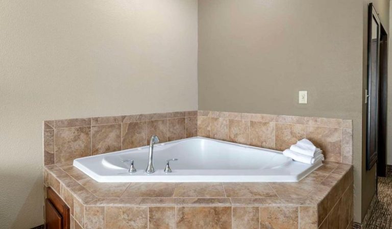 Comfort Inn & Suites Fort Worth – Fossil Creek