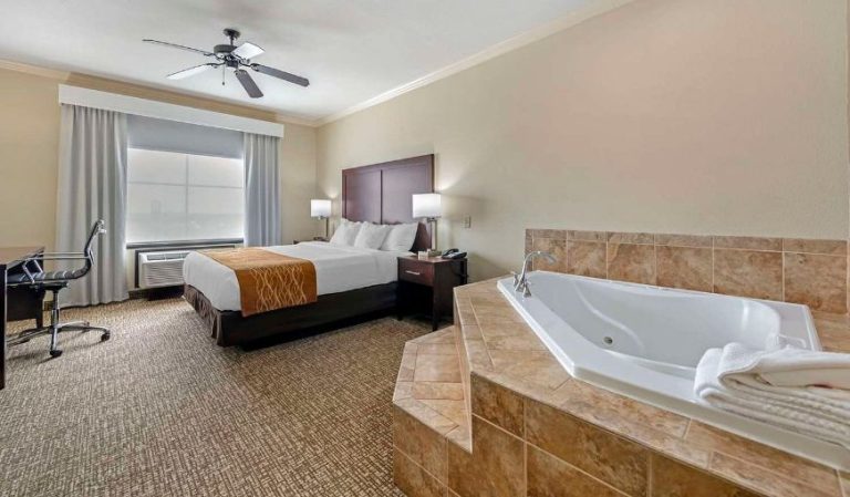 Comfort Inn & Suites Fort Worth – Fossil Creek