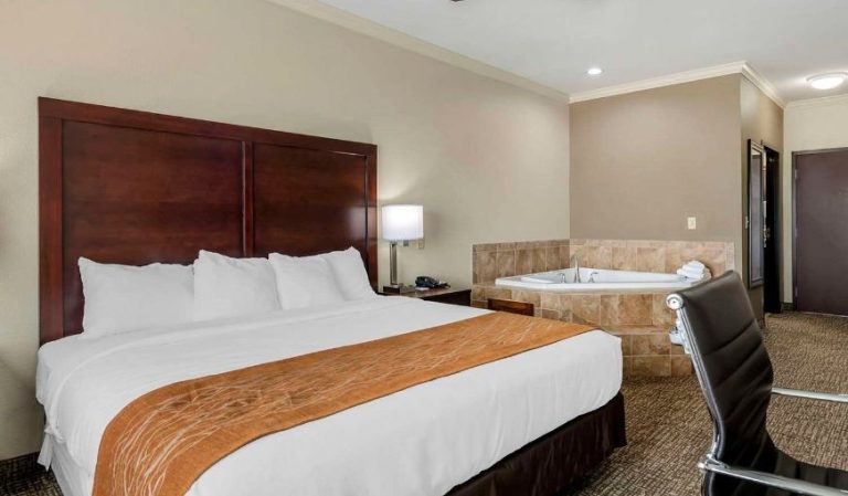 Comfort Inn & Suites Fort Worth – Fossil Creek