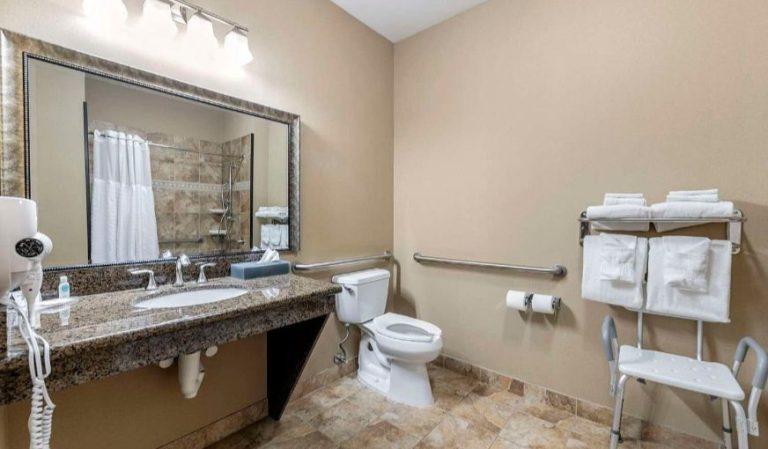 Comfort Inn & Suites Fort Worth – Fossil Creek