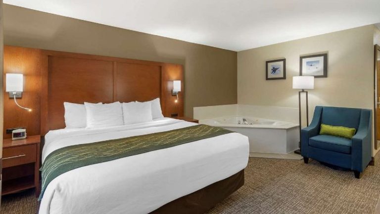 Comfort Inn & Suites – Near Robins Air Force Base