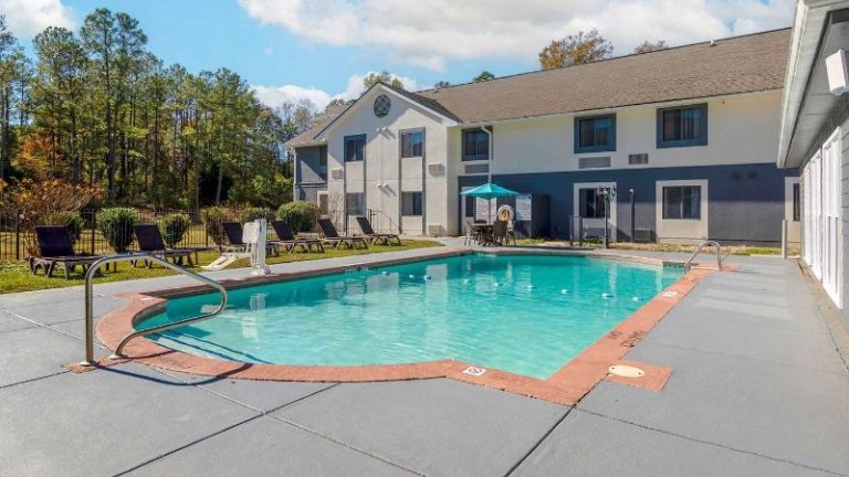 Comfort Inn & Suites – Near Robins Air Force Base