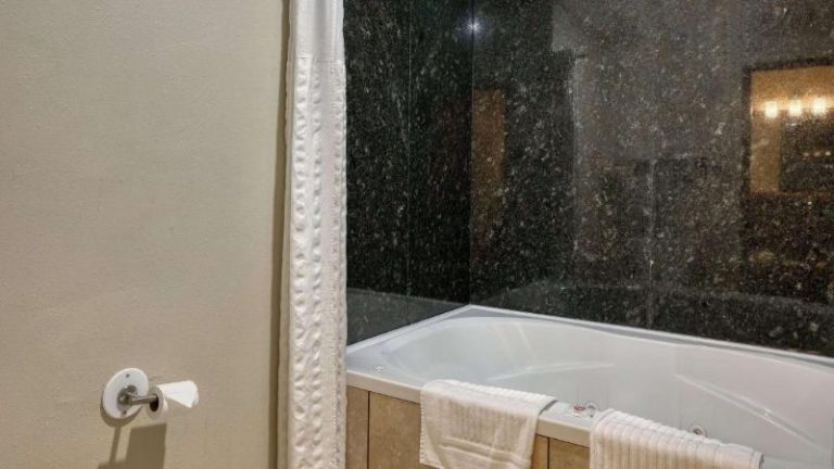 Comfort Suites Appleton Airport