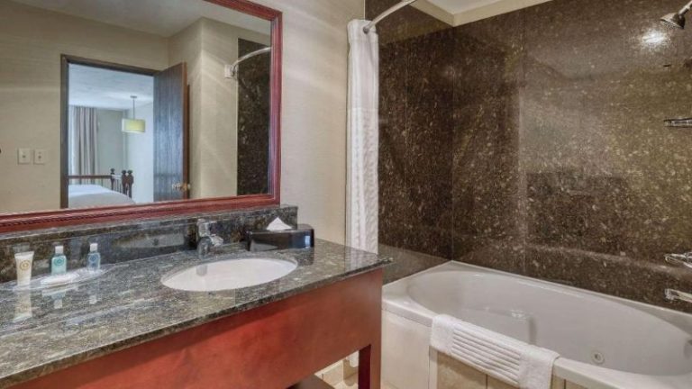 Comfort Suites Appleton Airport