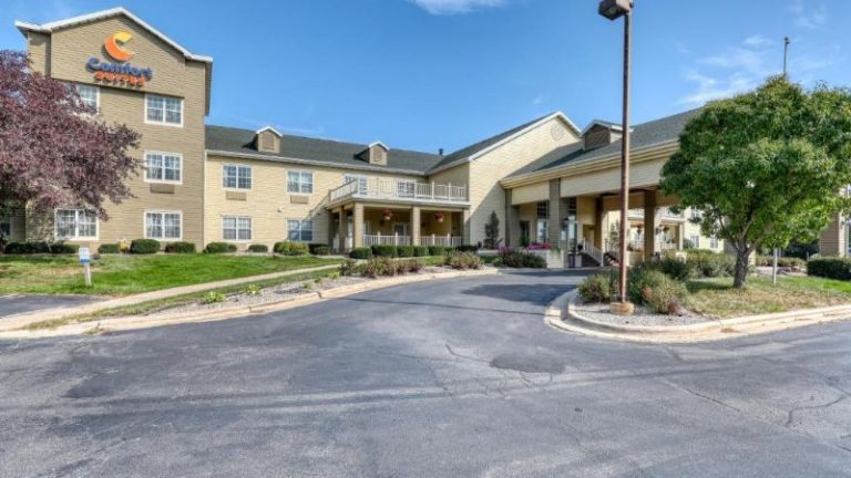 Comfort Suites Appleton Airport