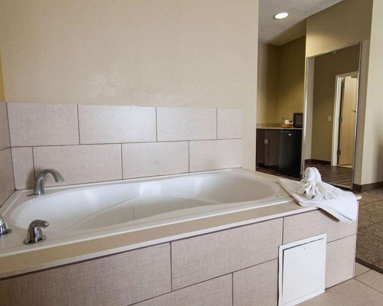 Comfort Suites Tulsa Central