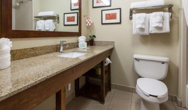 Comfort Suites Tulsa Central