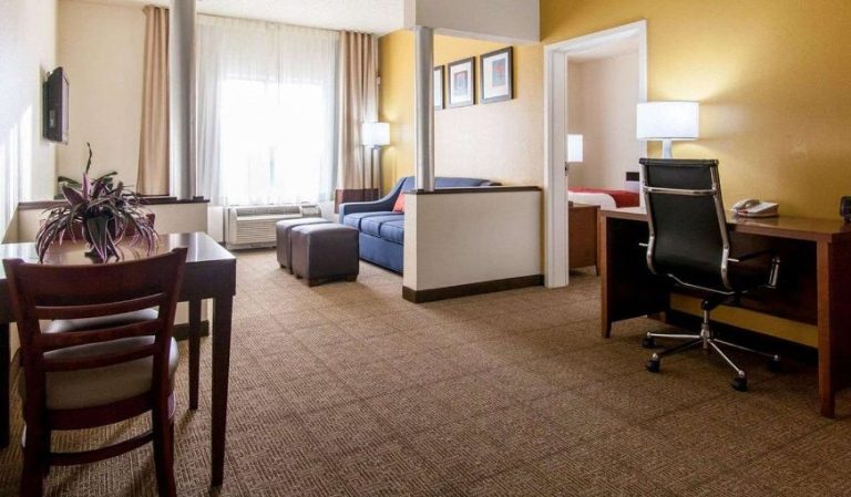 Comfort Suites Tulsa Central