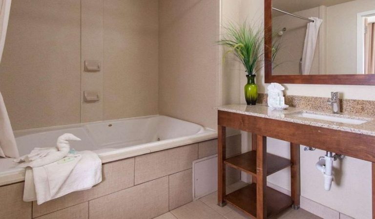 Comfort Suites Tulsa Central