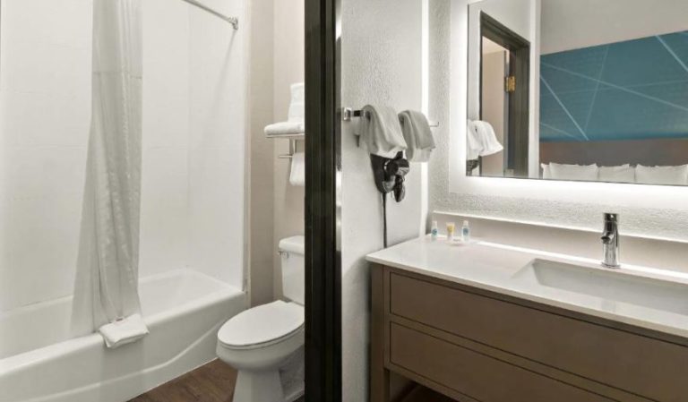 Comfort Suites North Fossil Creek