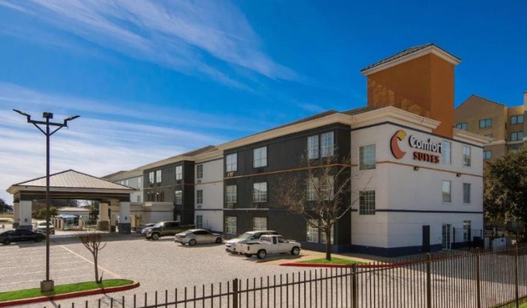 Comfort Suites North Fossil Creek