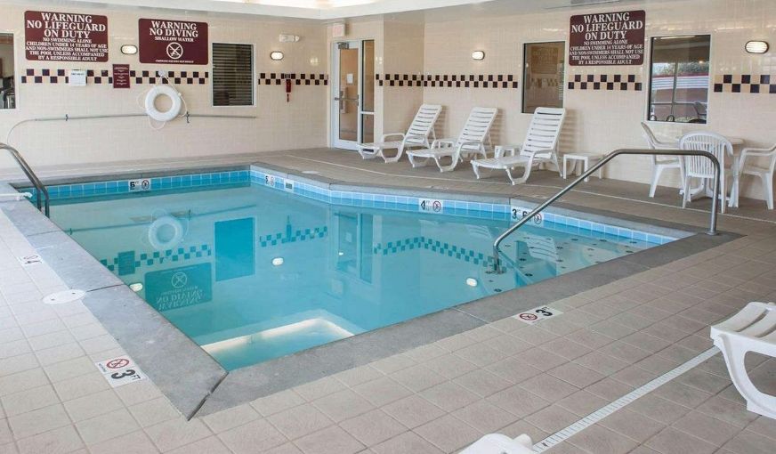 Comfort Suites Southport, room with private jacuzzi, photo 6