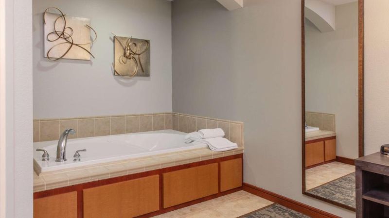 Copperleaf Boutique Hotel Spa 1 - jacuzzi hotel room